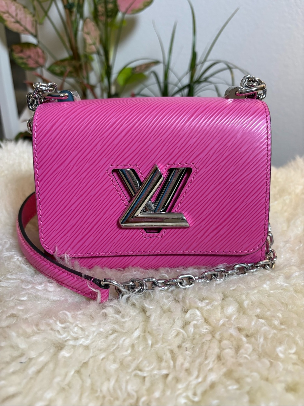 Louis Vuitton Hot Pink Epi Twist Crossbody Bag Leather Mini *Pristine Condition